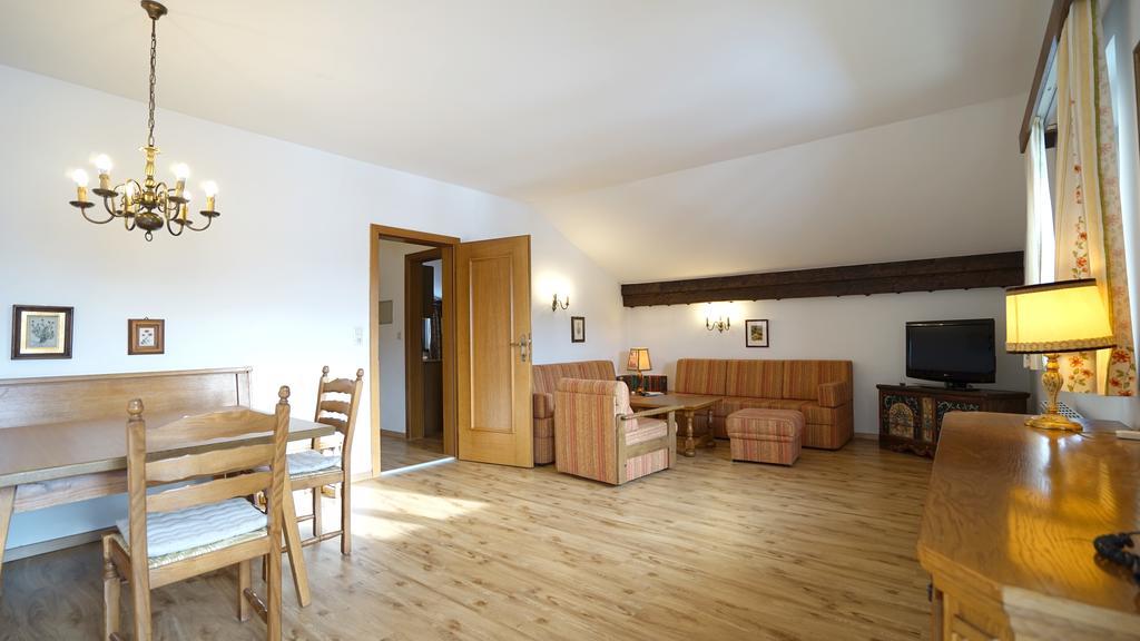 Landhaus Frenes Apartments Seefeld in Tirol Habitación foto